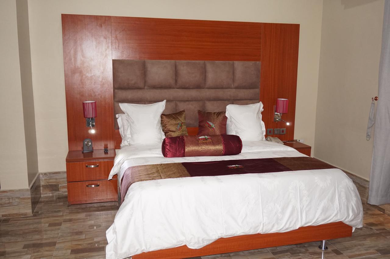 Aenon Suites Oshogbo Buitenkant foto