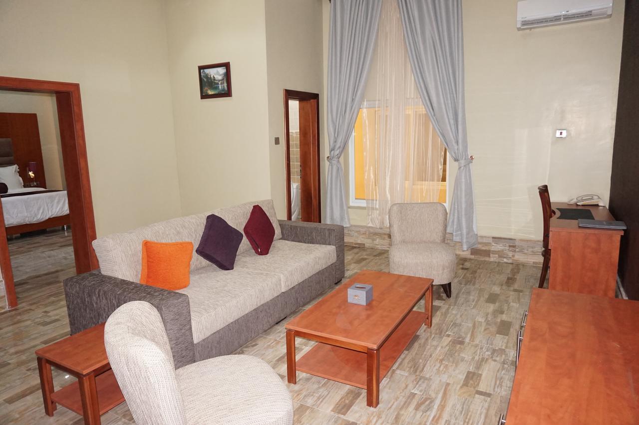 Aenon Suites Oshogbo Buitenkant foto