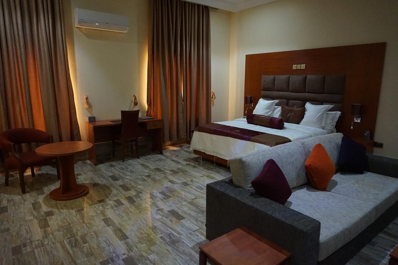 Aenon Suites Oshogbo Buitenkant foto