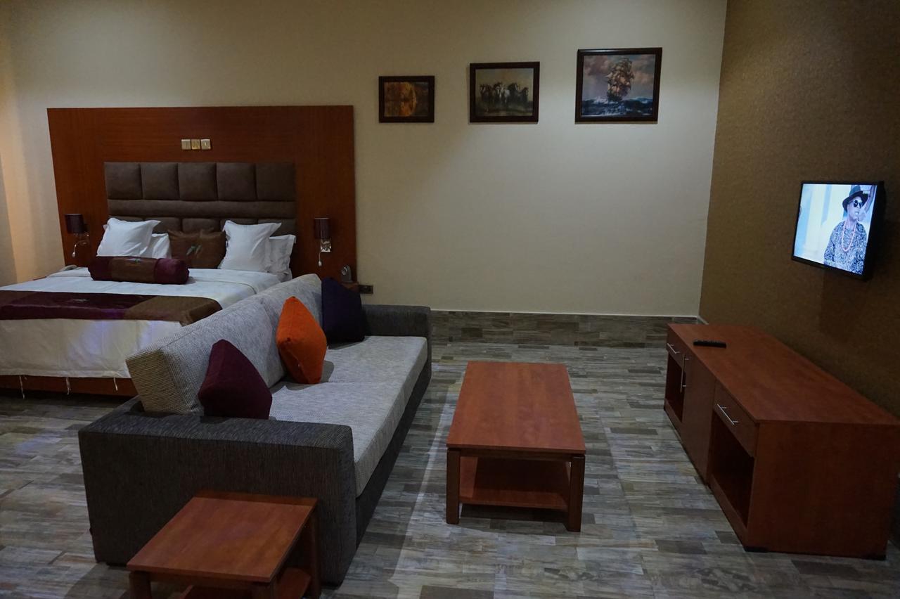 Aenon Suites Oshogbo Buitenkant foto