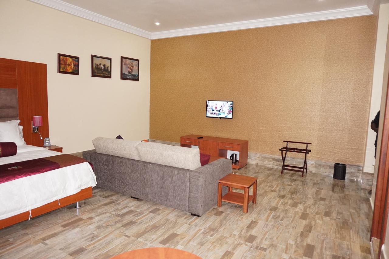 Aenon Suites Oshogbo Buitenkant foto