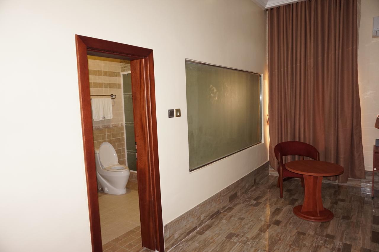 Aenon Suites Oshogbo Buitenkant foto